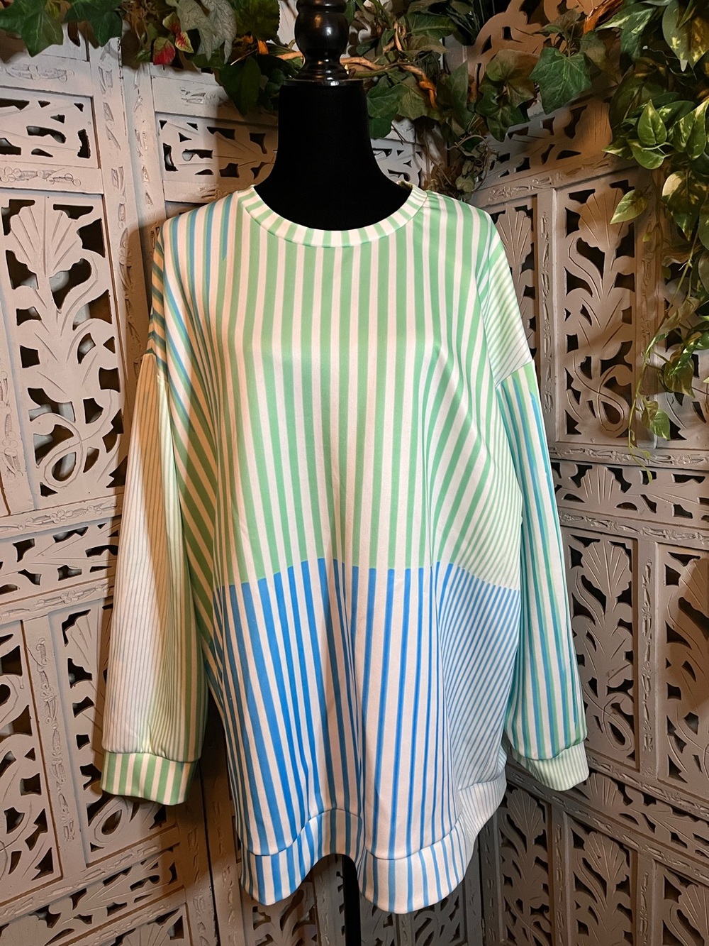 RELAXED OVERSIZED WHITE WITH BLUE & GREEN STRIPE LONG SLEEVE SWEATSHIRT PLUS TOP